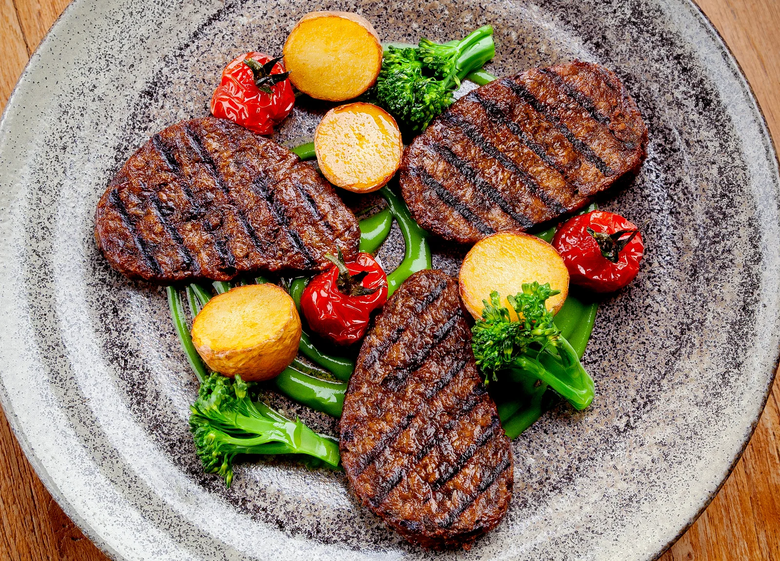 Hotely – Goody Foody (03) | Industry Photo