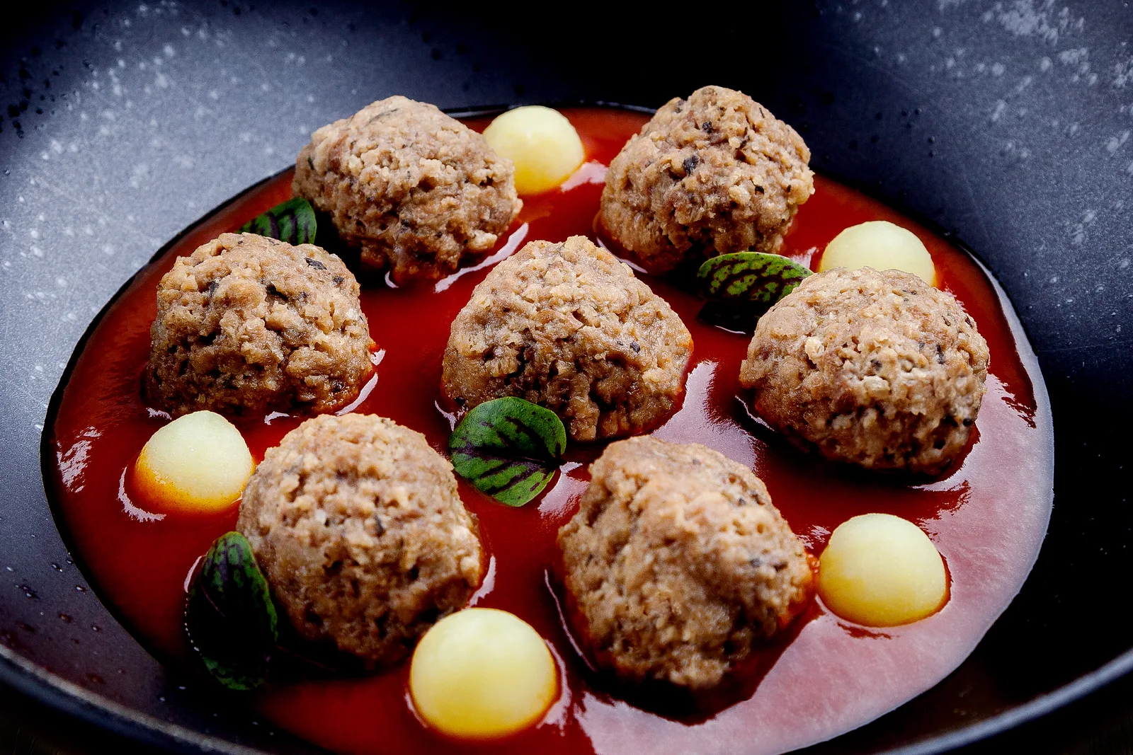 Hotely – Goody Foody (04) | Industry Photo