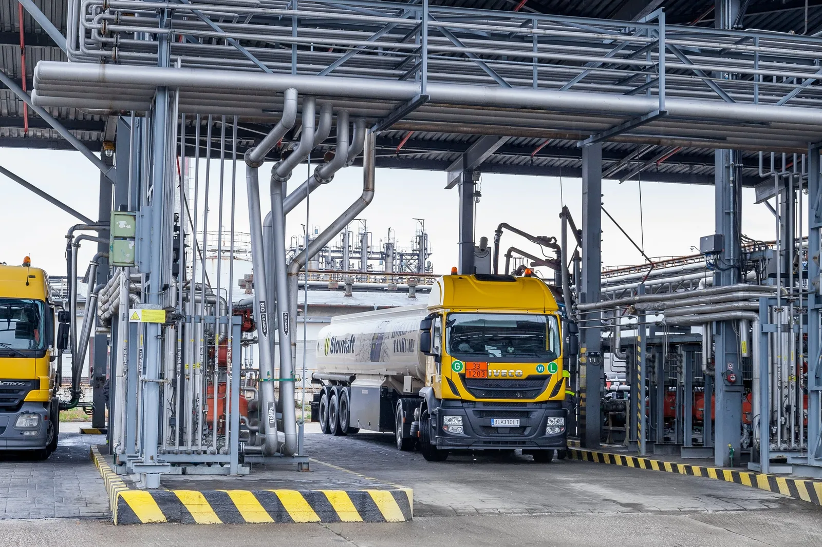 Technológia a preprava – Slovnaft — logistika vo veľkom (08) | Industry Photo
