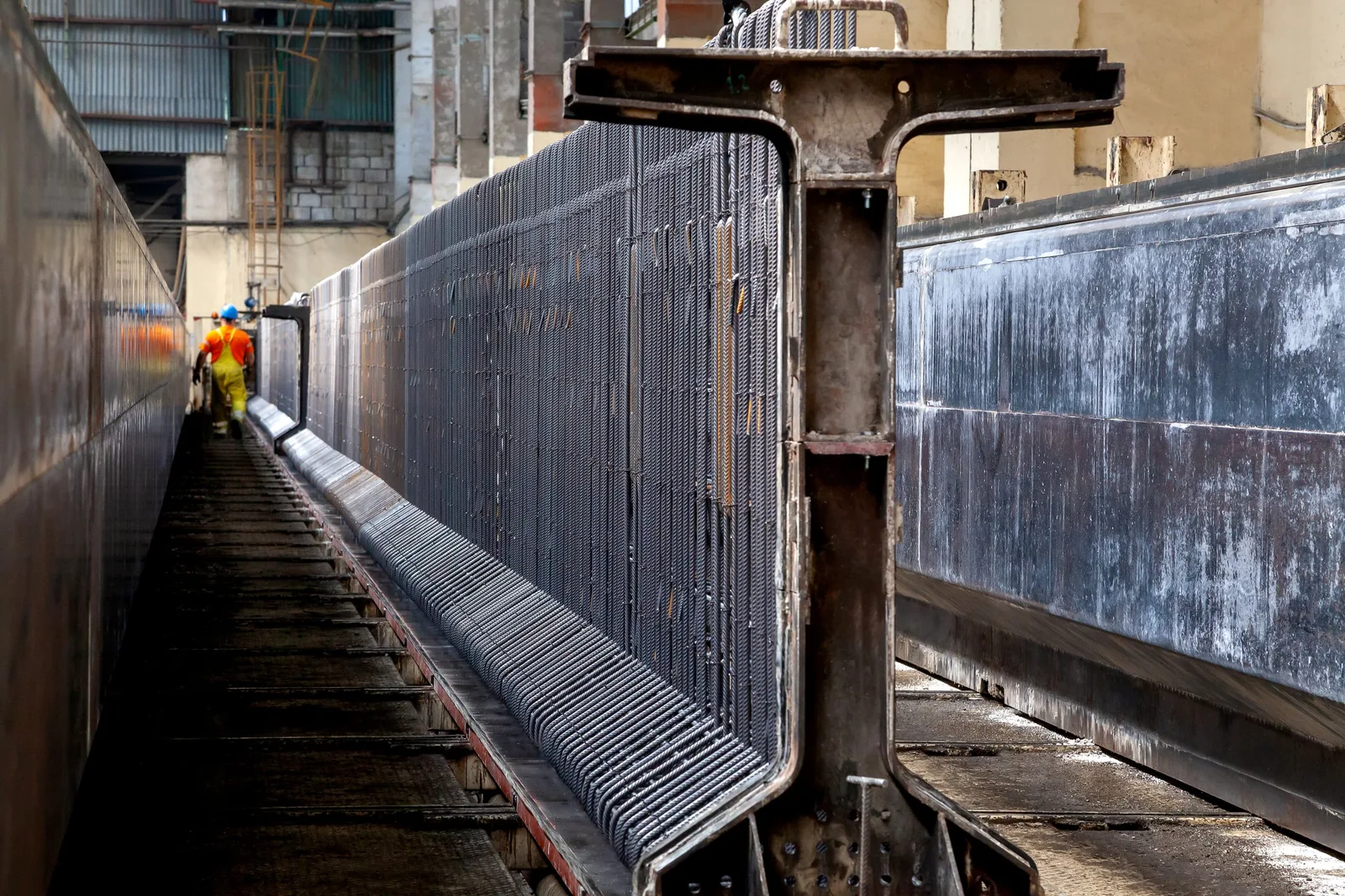 Výroba – Ferrobeton — kde betón berie tvar (01) | Industry Photo